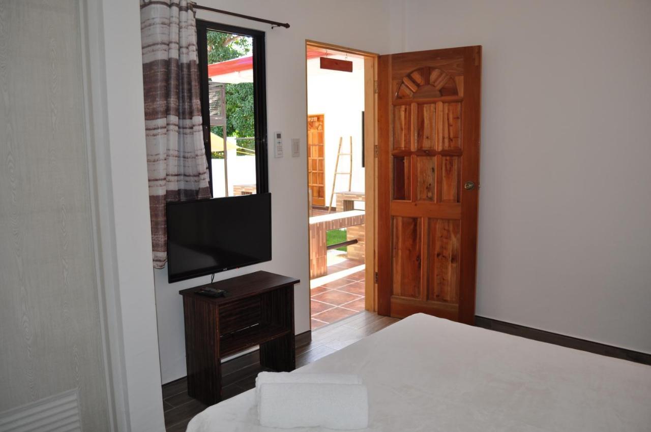 Casa Mia Inn Dauis Bagian luar foto
