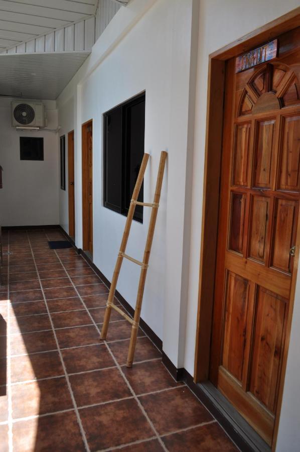 Casa Mia Inn Dauis Bagian luar foto